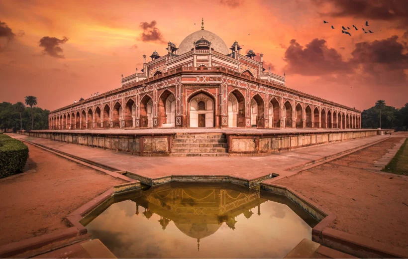 Discover Delhi: A Vibrant Fusion of Heritage and Modernity.