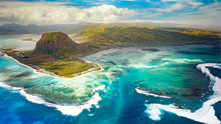 underwater-waterfall-in-le-morne-brabant-mauritius-known-as-the-white-island-paradise-island-in-the-indian-ocean-near-the-coast-of-madagascar-2560×1440-wallpaper-preview